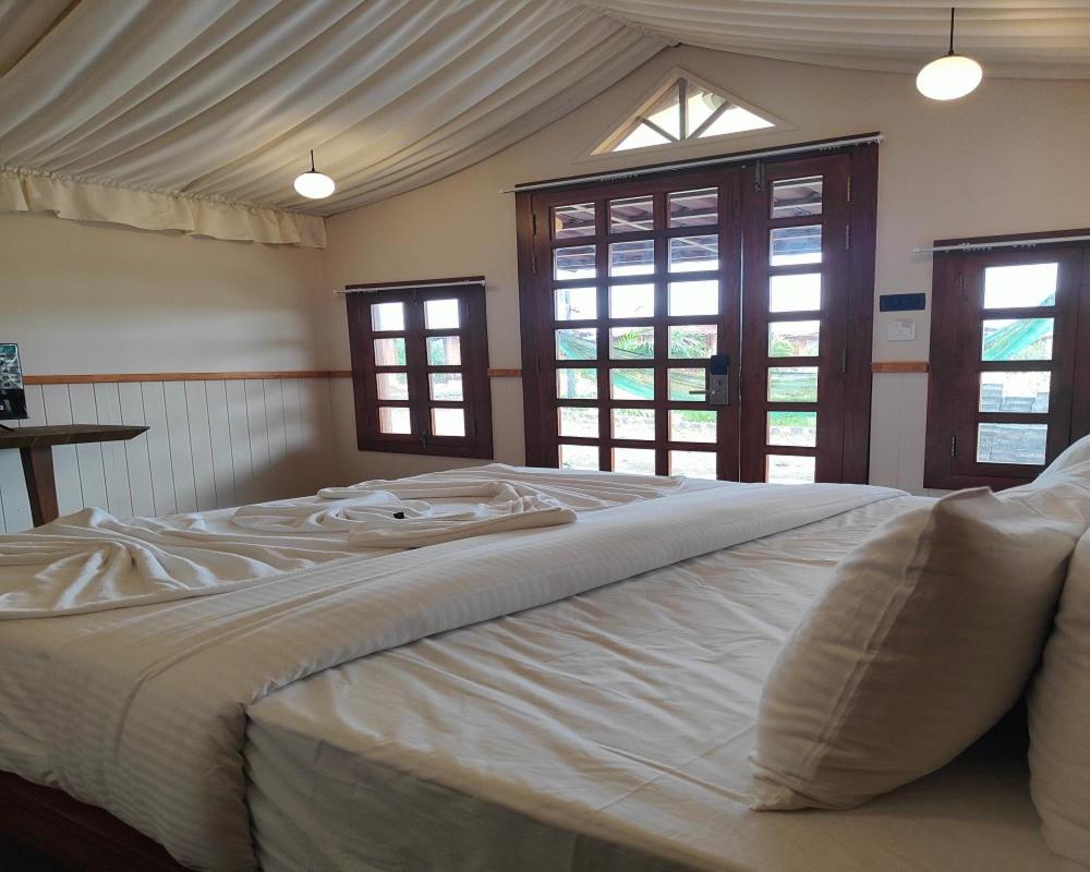 Nirvana Resort And Restaurant Garudeshwar Exteriér fotografie